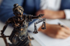 EVLADINIZ SİZE KARŞI AĞIR BİR SUÇ MU İŞLEDİ? YA DA SİZE KARŞI OLAN YÜKÜMLÜLÜKLERİNİ YERİNE GETİRMİYOR MU?