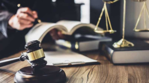 YARGI KARARLARIYLA İDARENİN HİZMET KUSURU SORUMLULUĞU VE YIKIM NEDENİYLE TAZMİNAT